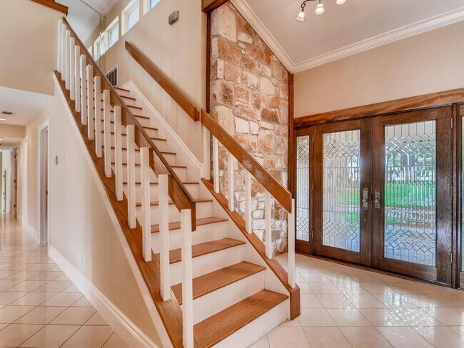 Building Photo - 1713 Bay Hill Dr