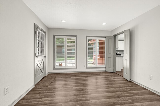 Building Photo - 705 Holly Springs Ct