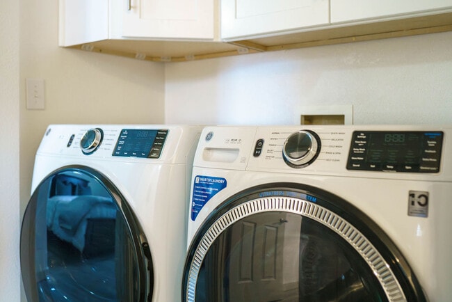 Building Photo - Lilac Retreat - Unit C