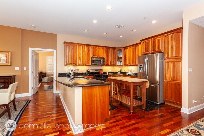 Building Photo - 4953 Oakton St