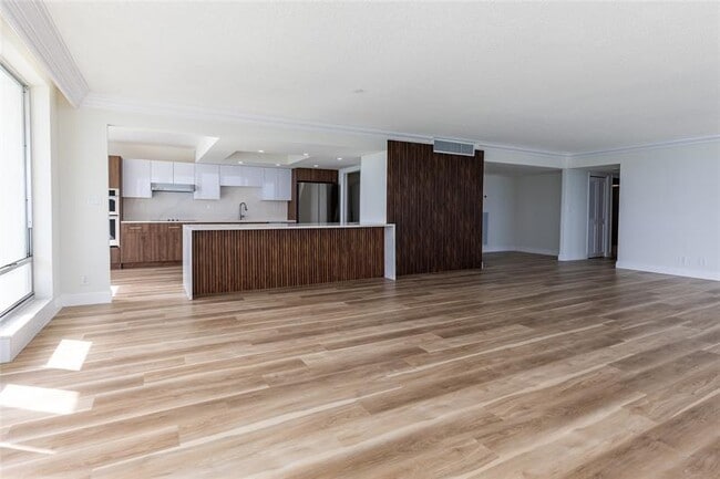 Building Photo - 2100 S Ocean Ln