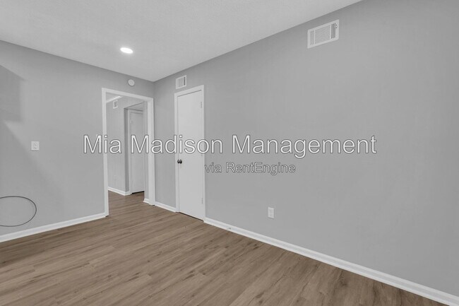 Building Photo - 111 E Mell St