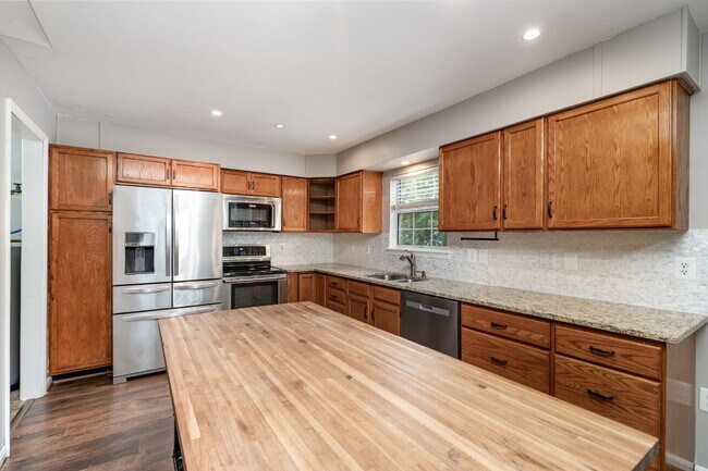 Building Photo - Charming One-Level Home in Quiet Cul-de-Sac – Available for Rent!