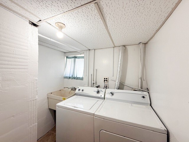 Building Photo - 363 Maple St