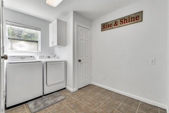 Building Photo - 612 Mockingbird Dr