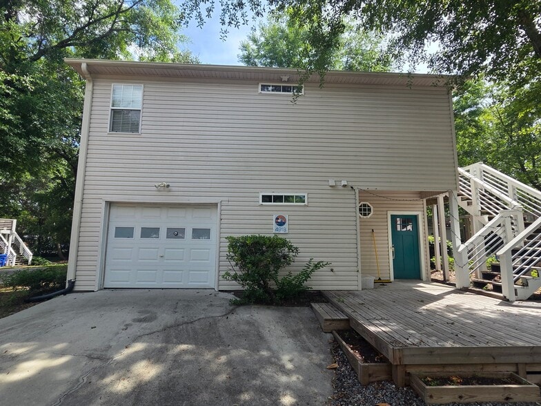 Building Photo - 318 Brickle Ave