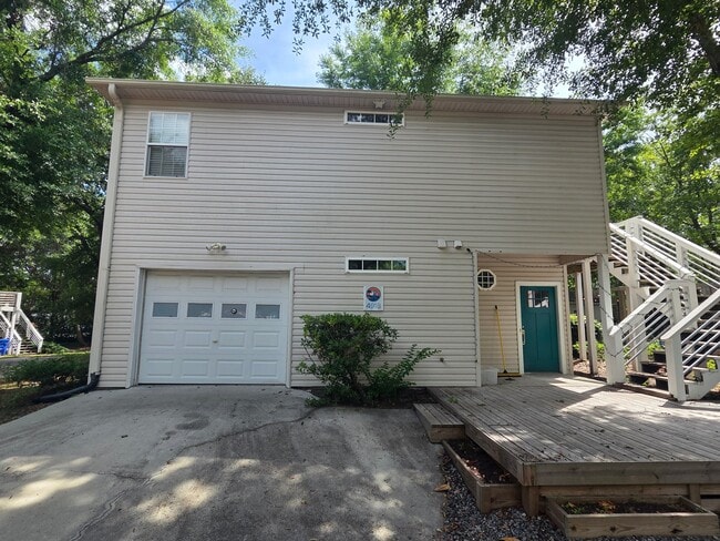Building Photo - 318 Brickle Ave