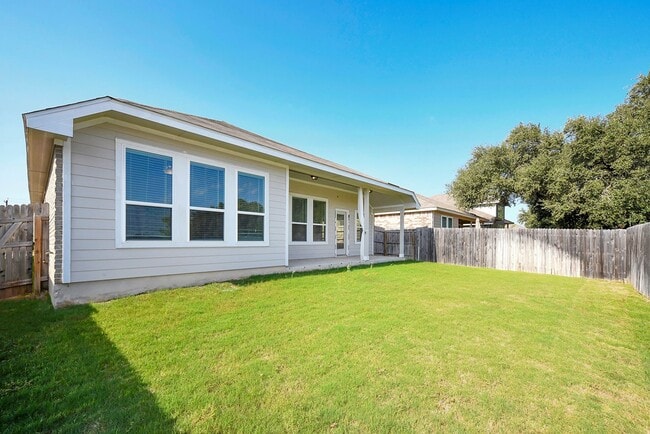 Building Photo - Move-In Special! Enjoy 2 Weeks Free Rent o...