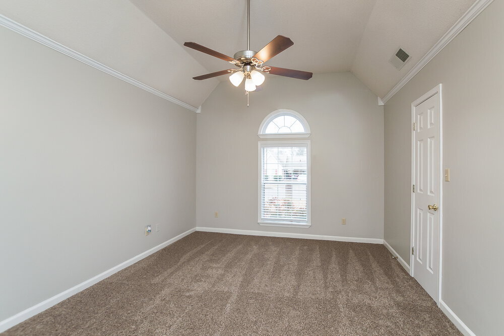 Building Photo - 10149 Phillips Dr
