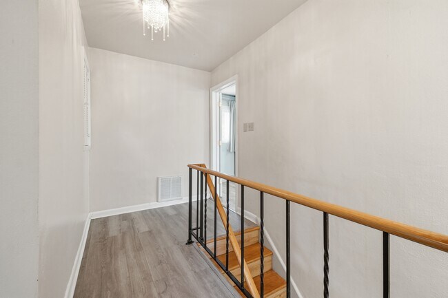 Building Photo - 600 Breeds Hill Rd