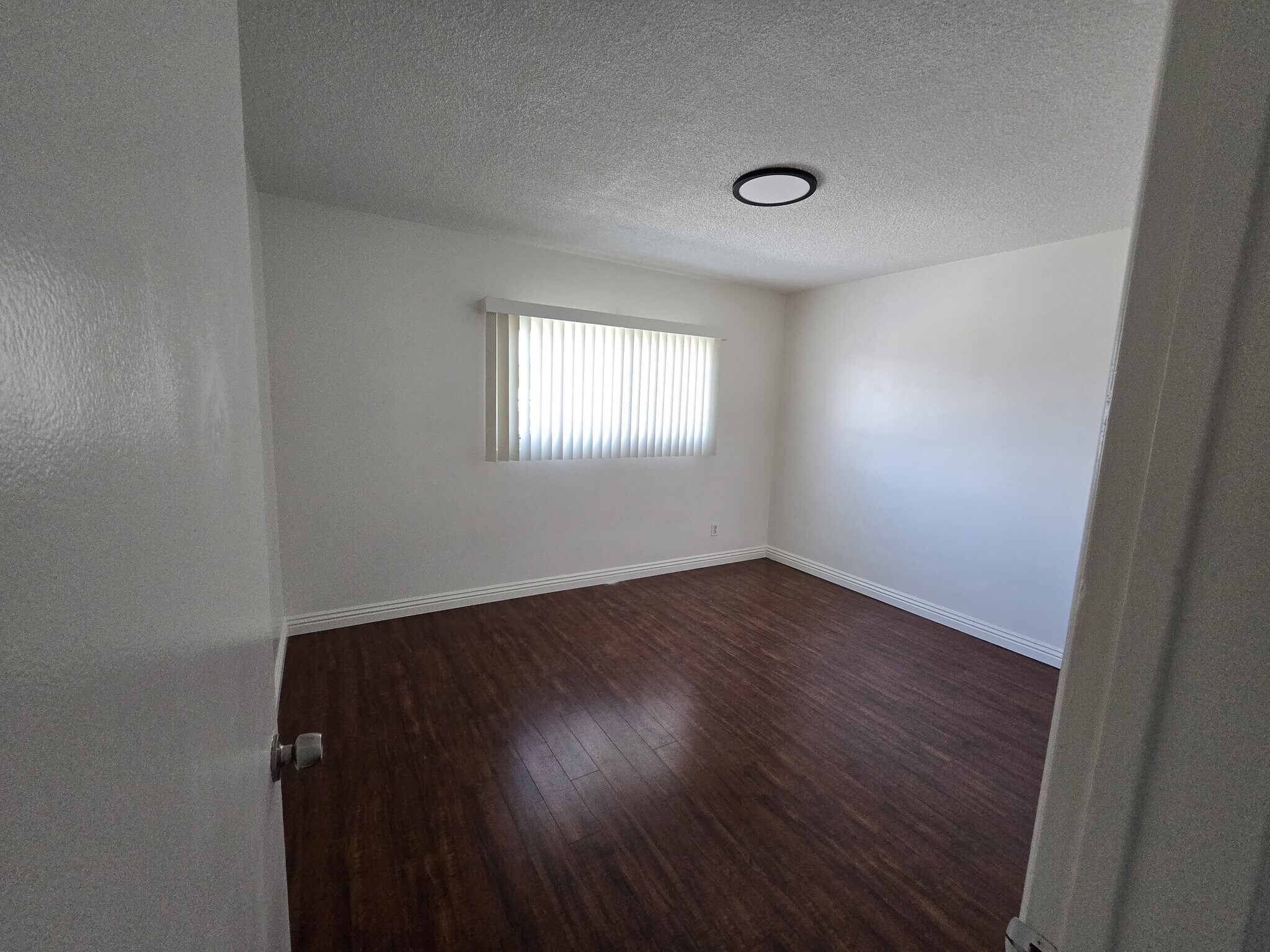 Building Photo - 6823 Hayvenhurst Ave