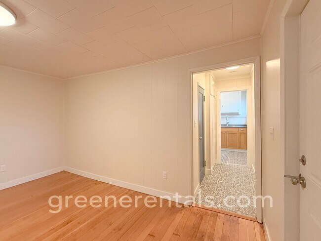 Building Photo - The Linn Apartments