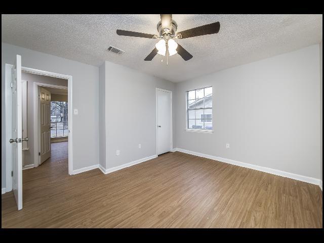 Building Photo - 143 Oaklawn Dr