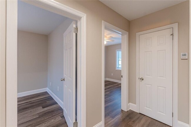 Building Photo - 1376 Westmont Rd SW