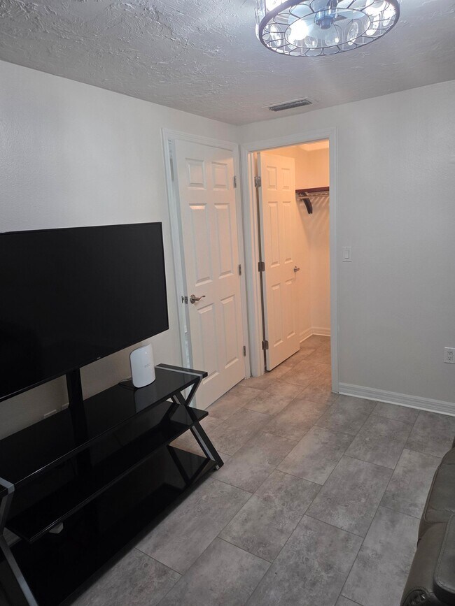 Building Photo - 3922 Cochise Terrace
