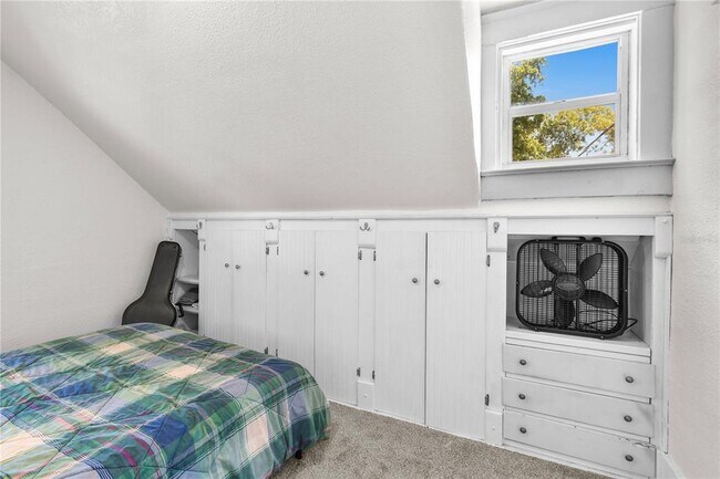 Building Photo - 766 13th Ave S