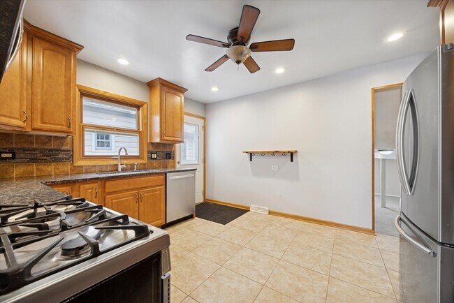 Building Photo - 602 Prairie Ave