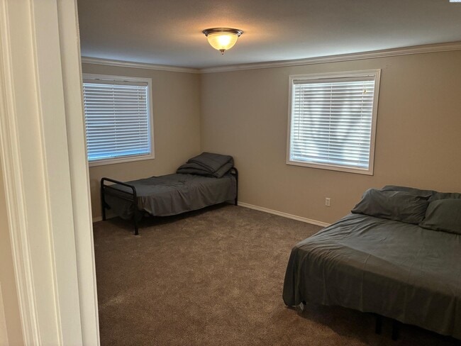 Building Photo - Great Back Yard! Lawn Care Included