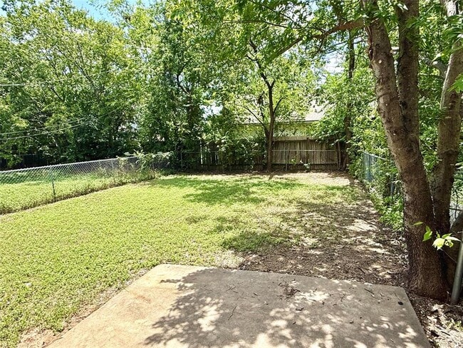 Building Photo - 403 Country Aire Dr