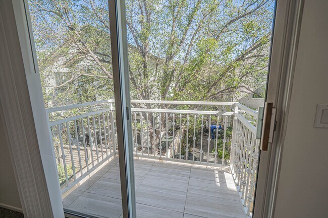 Building Photo - Charming 3-Bedroom Home with Large Loft or Alternate 4th Bedroom!