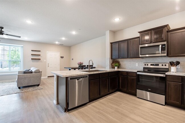 Building Photo - 2308 Davenport Dr