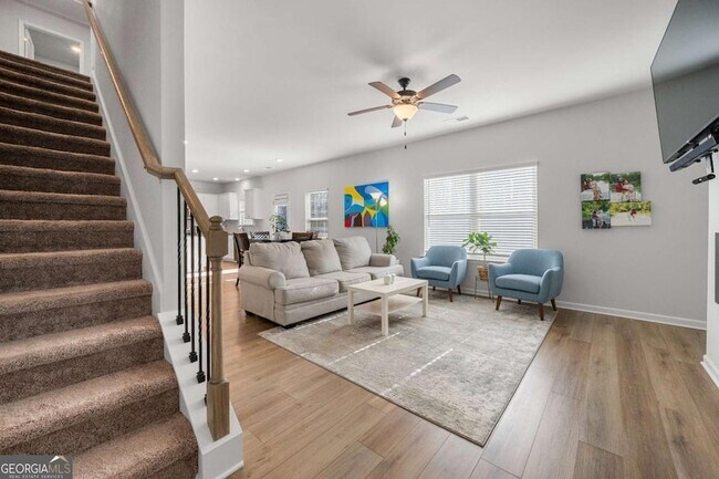 Building Photo - 925 Lakehaven Ln