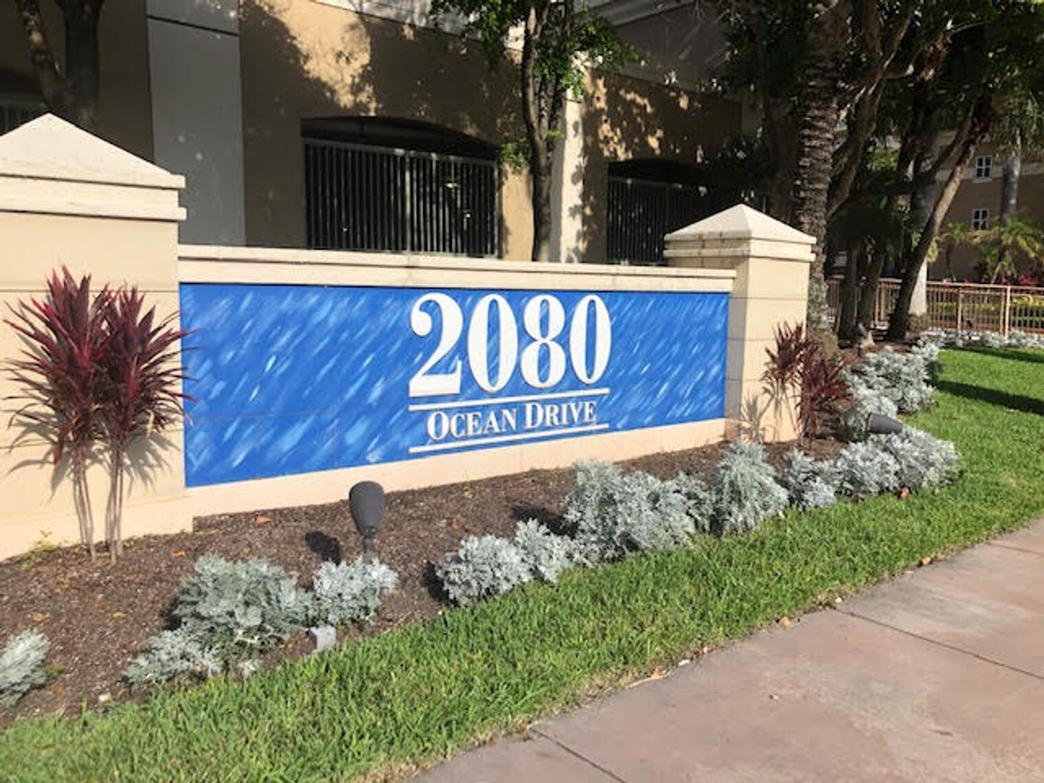 Building Photo - 3140 S Ocean Dr