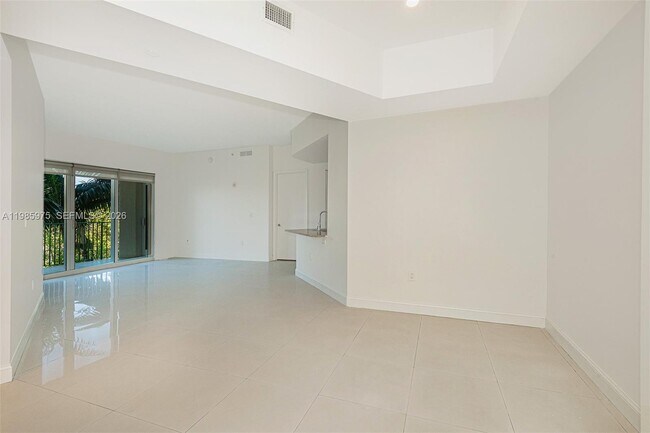 Building Photo - 20000 E Country Club Dr