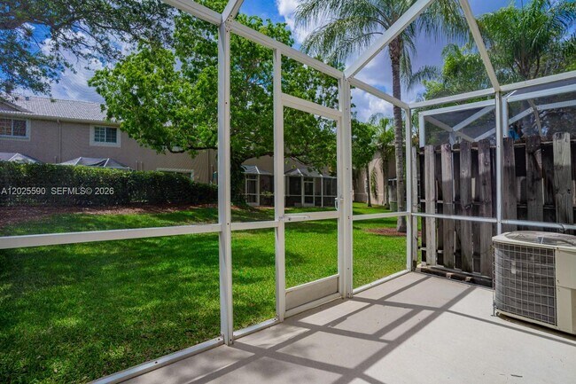 Building Photo - 2098 Madeira Dr