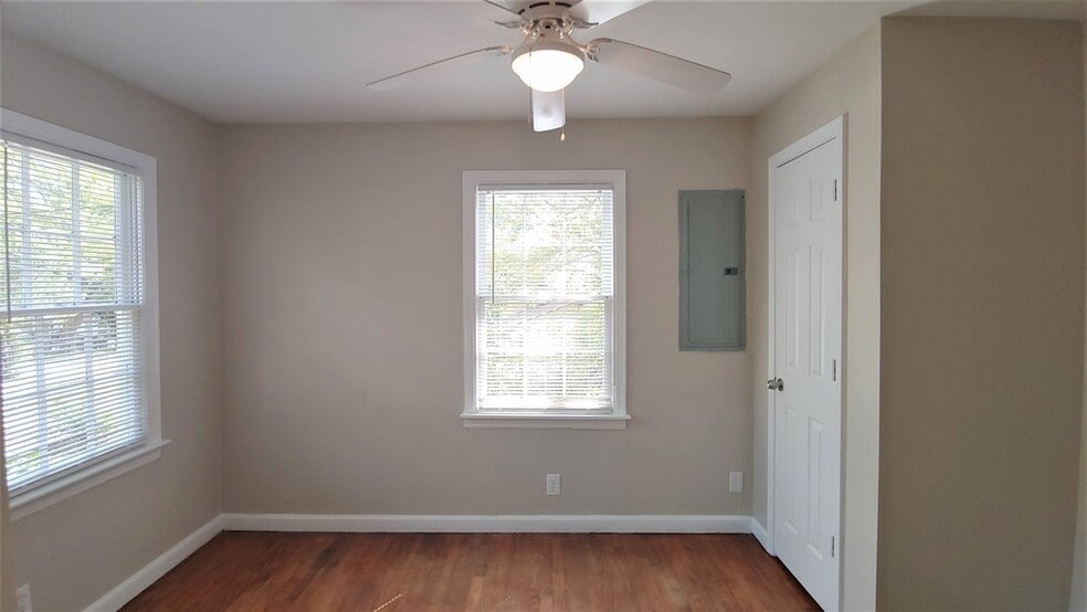 Building Photo - 4433 Highland Rd