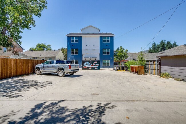 Building Photo - 3225 McCart Ave
