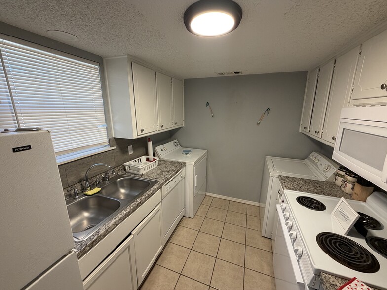 Building Photo - 2303 76th St