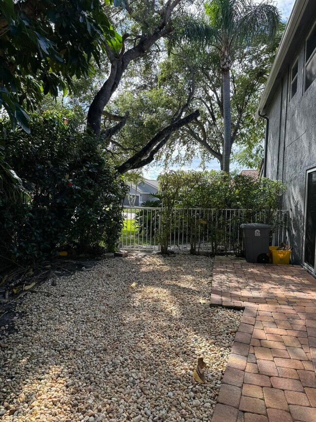 Building Photo - 10366 Buena Ventura Dr