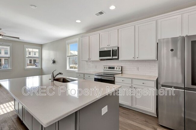 Building Photo - 7811 Park Gate Dr