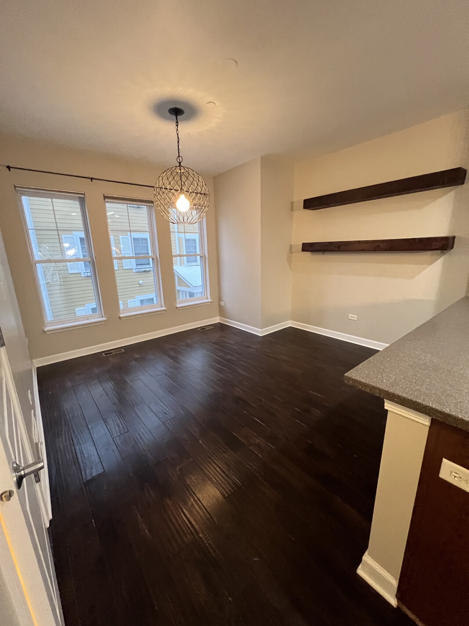 Building Photo - 18 Lakeview Pl