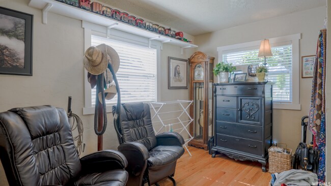 Building Photo - 1003 W 500 S