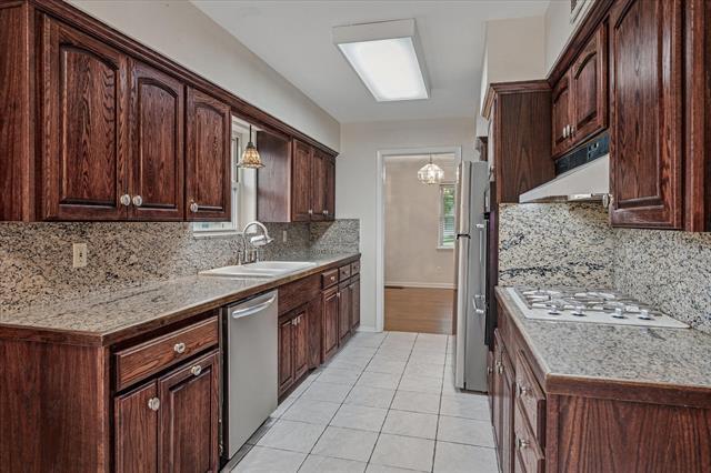 Building Photo - 1725 Mapleton Dr
