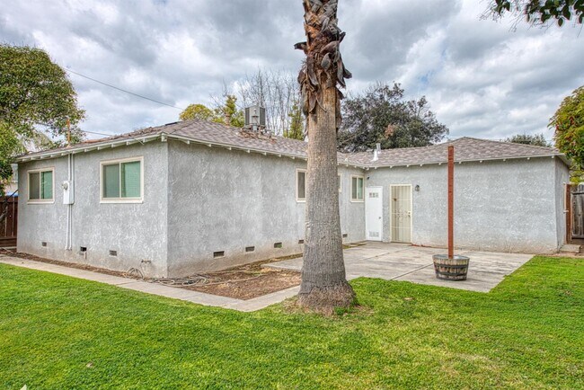 Building Photo - 2234 E Rialto Ave