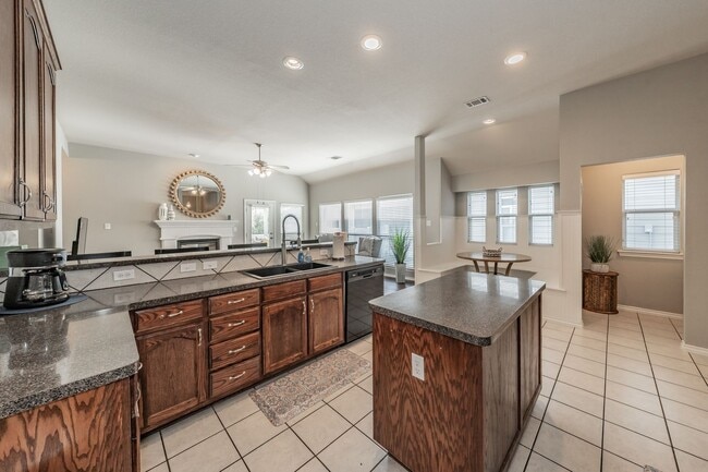Building Photo - The Best in Texas: 3Bed/2Bath w/Spacious Ensuite