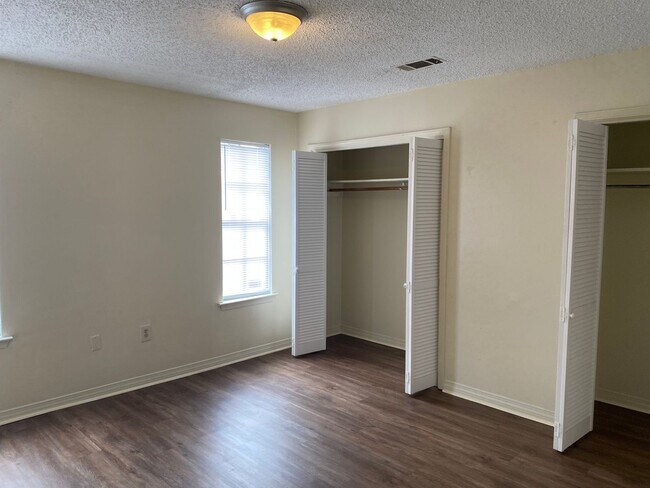 Building Photo - 8757 Granite Dr