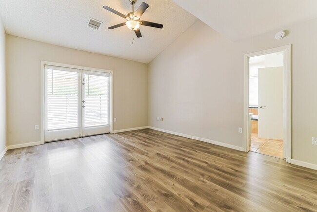 Building Photo - 1243 E Commerce Ave