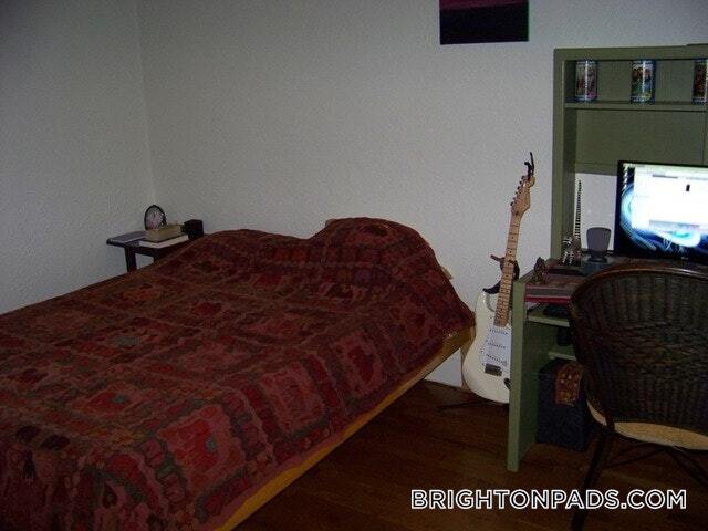 Building Photo - 2045 Commonwealth Ave