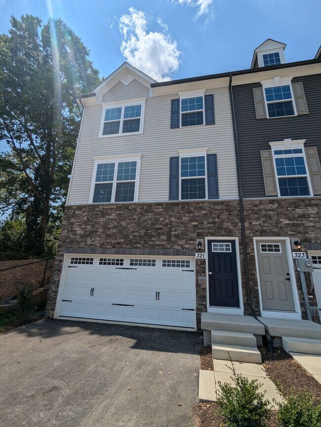 Primary Photo - Gorgeous New Construction (never lived in)...