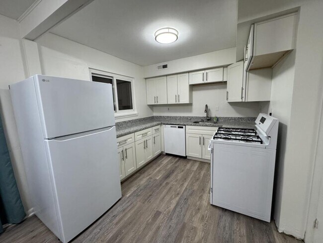 Primary Photo - 314 College Park Dr