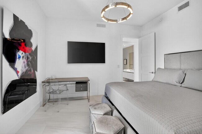 Building Photo - 155 E Boca Raton Rd
