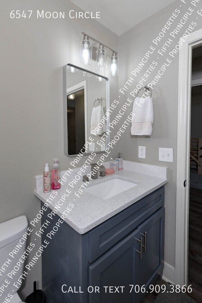 Building Photo - 6547 Moon Cir