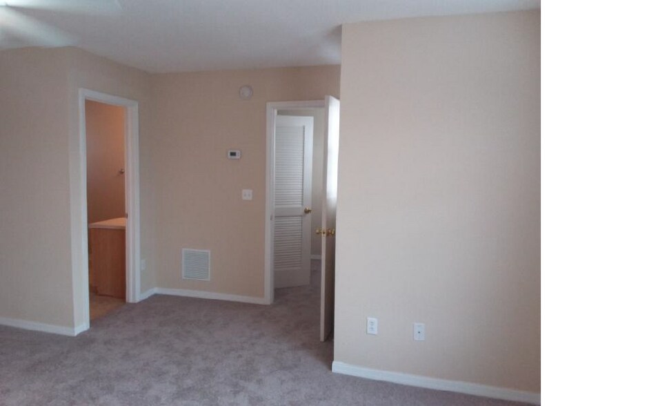 Master Bedroom - 315 Redwood Ln