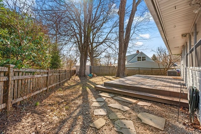 Building Photo - 4 Bed 2 Bath - Twinbrook Cape Cod - Move In Ready