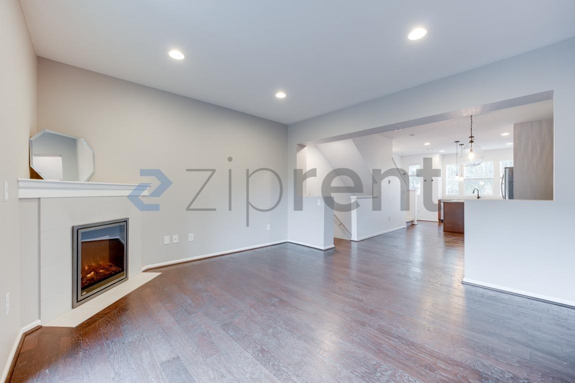 Building Photo - 11004 20th Dr SE