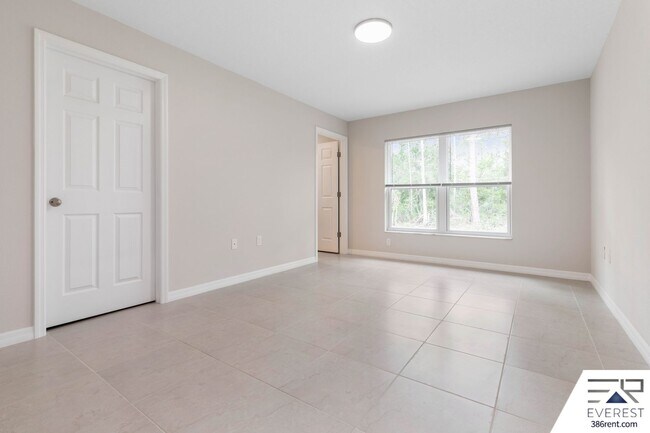 Building Photo - LIKE NEW 3/2/1 TOWNHOUSE IN BEAUTIFUL SEMINOLE WOODS